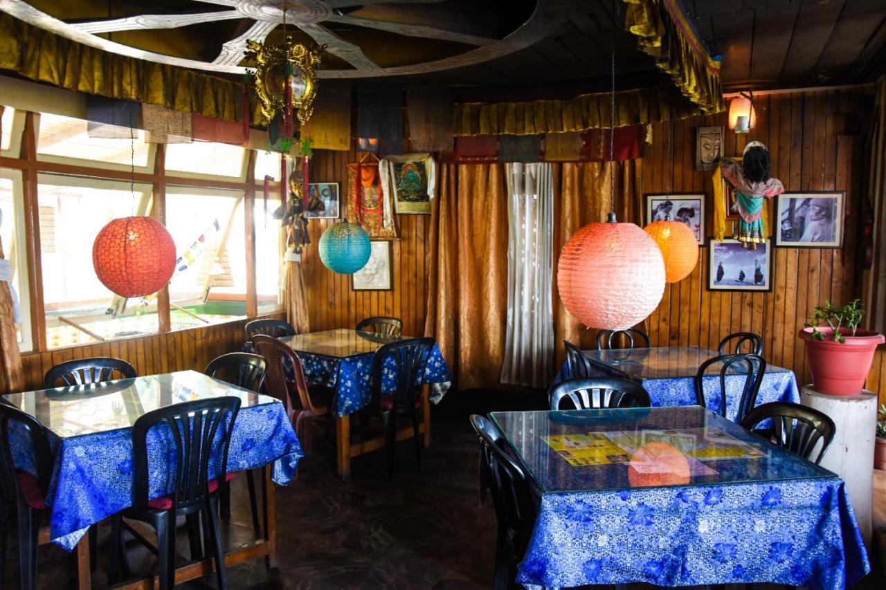 Hotel Kabur Пелинг Екстериор снимка