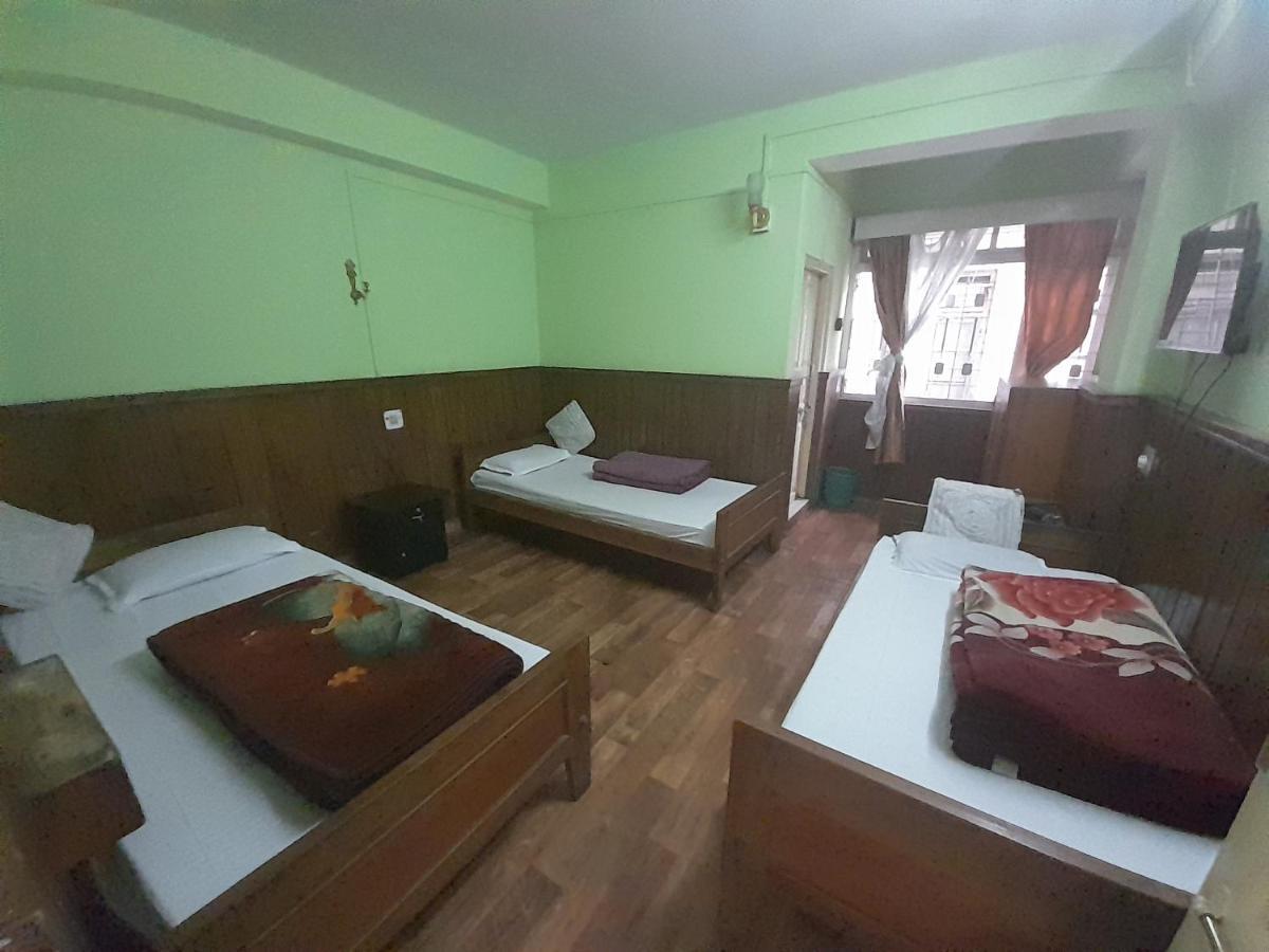 Hotel Kabur Пелинг Екстериор снимка