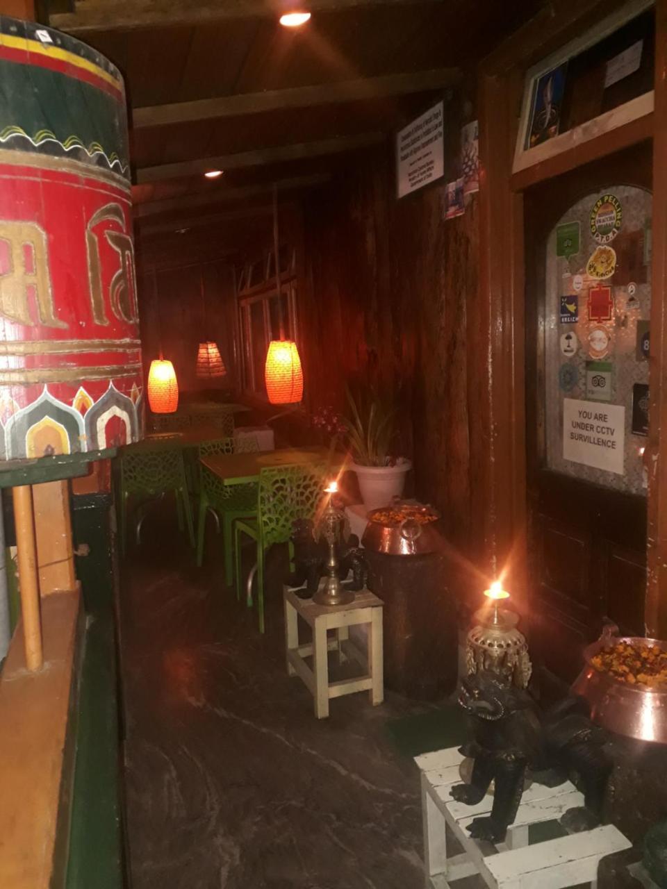 Hotel Kabur Пелинг Екстериор снимка
