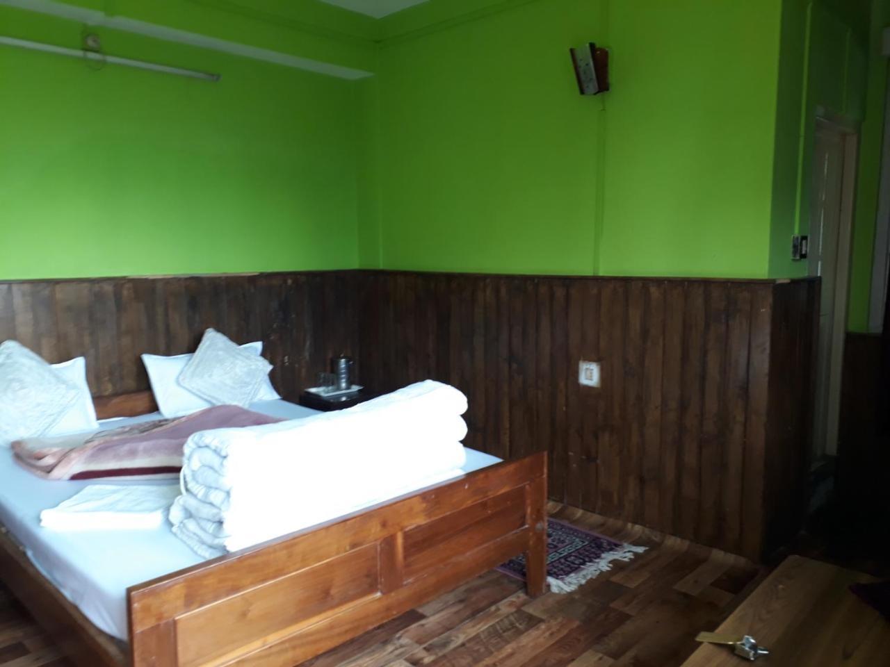 Hotel Kabur Пелинг Екстериор снимка